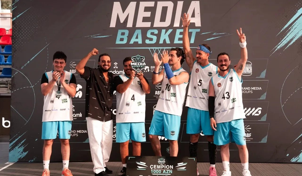 MediaBasket, 17 августа 2026: чемпионы — команда MediaKings — на сцене