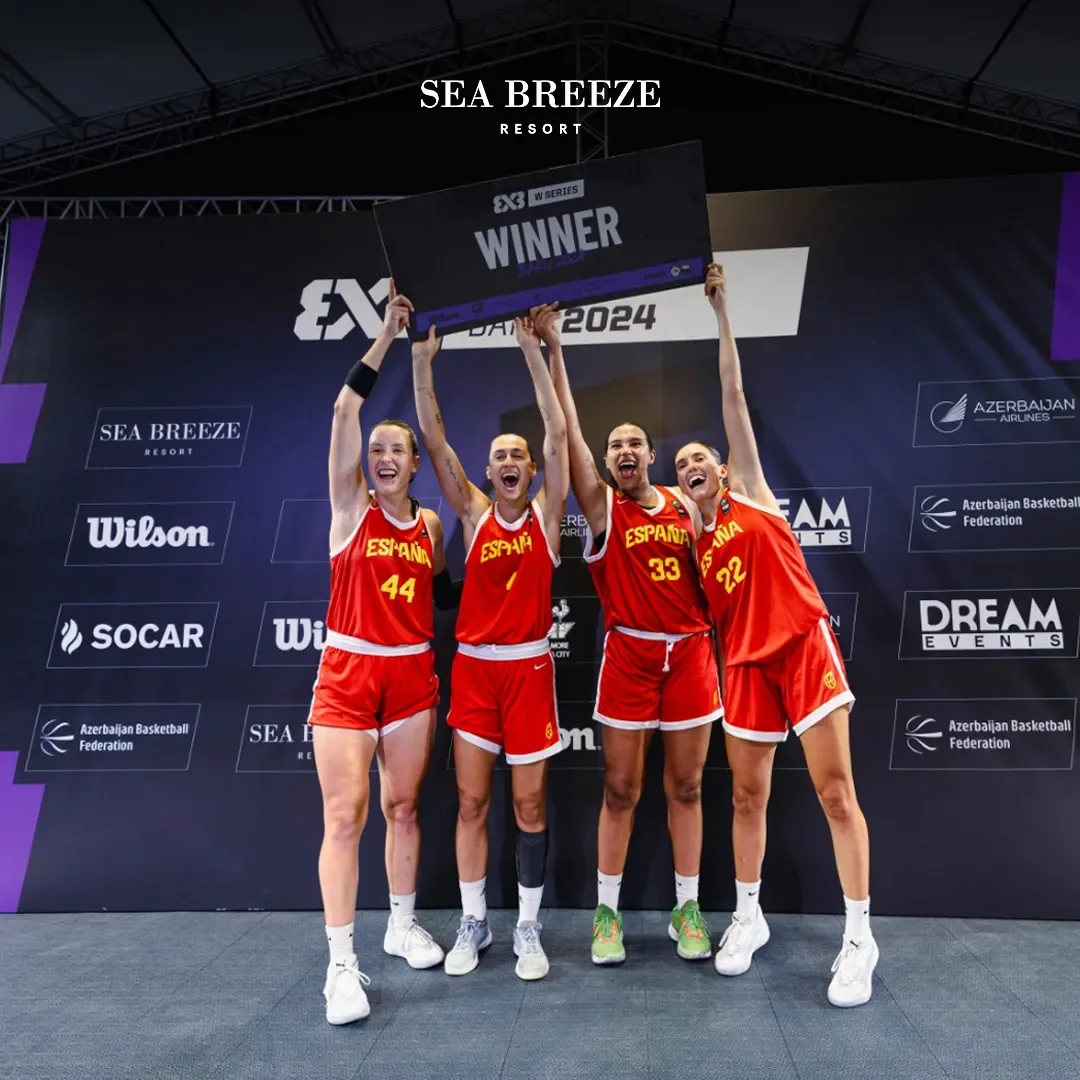 Сборная Испании — победитель бакинского этапа FIBA 3x3 Women’s Series 2024 — с табличкой «Winner»